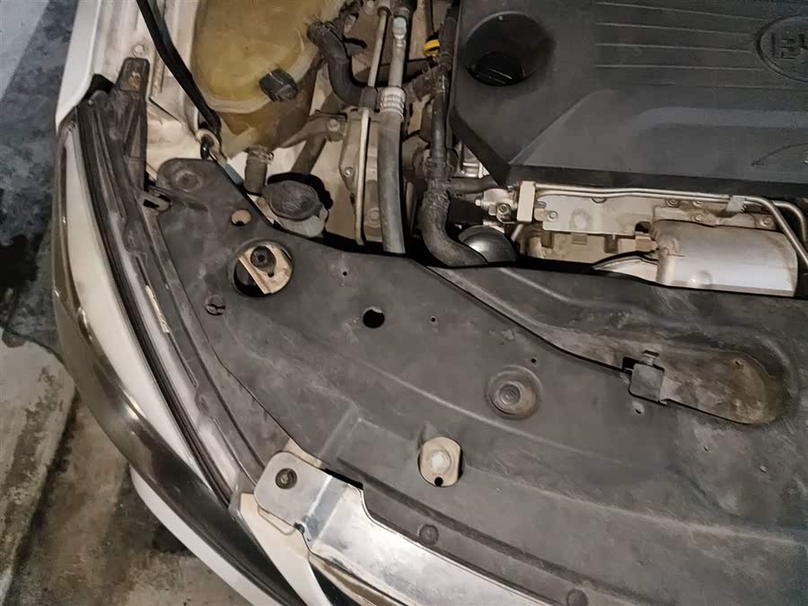 BYD G5 2015 #22 BYD G5 2015 car image #22