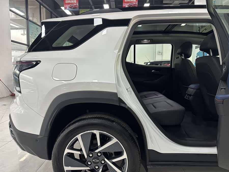 Chevrolet Equinox Plus 2025 car image #22