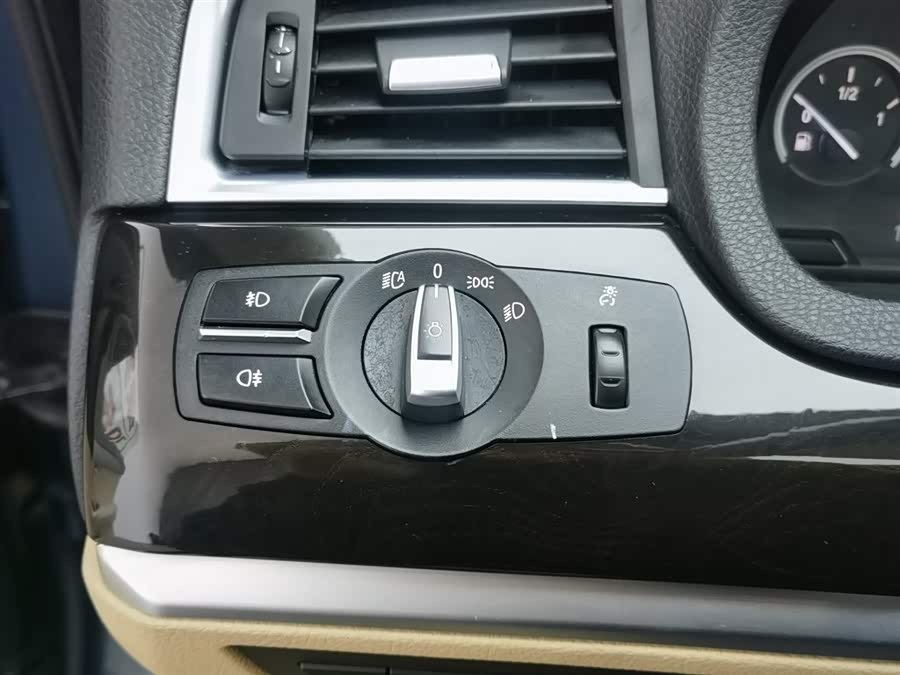 BMW 5 Series GT 2013 immagine di auto #22