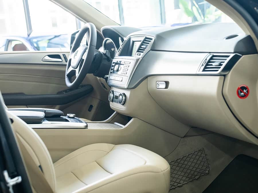 Mercedes-Benz M Class 2014 car image #22