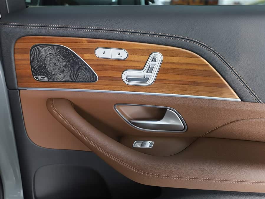 Mercedes-Benz GLS Class 2023 car image #22