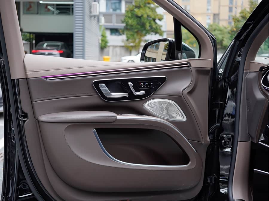 Mercedes-Benz MaybachEQS SUV 2025 immagine di auto #22