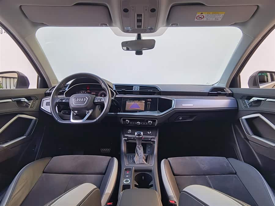 Audi Q3 2020 car image #22