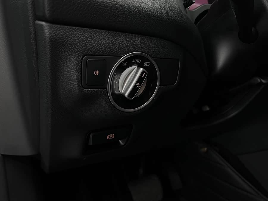 Mercedes-Benz GLA Class 2018 #22 Mercedes-Benz GLA Class 2018 car image #22