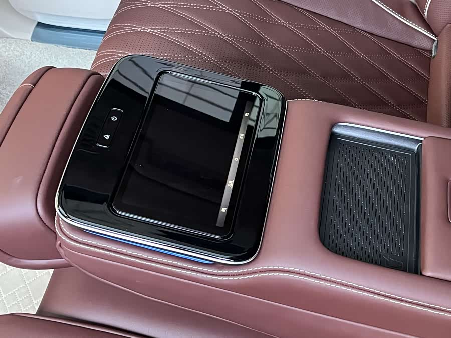 Mercedes-Benz Maybach GLS 2024 #22 Mercedes-Benz Maybach GLS 2024 car image #22