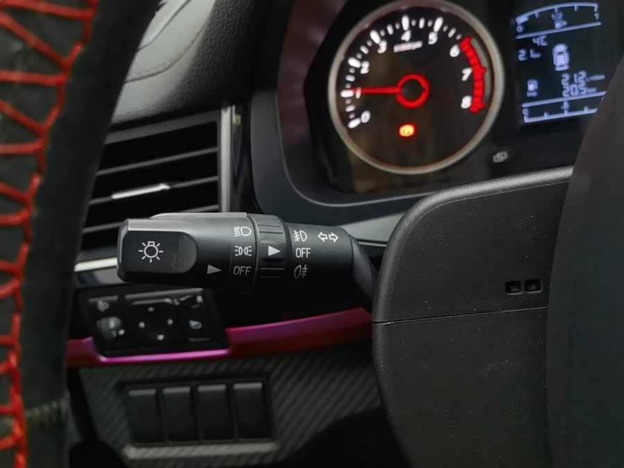 Forthing SX6 2019 car image #22