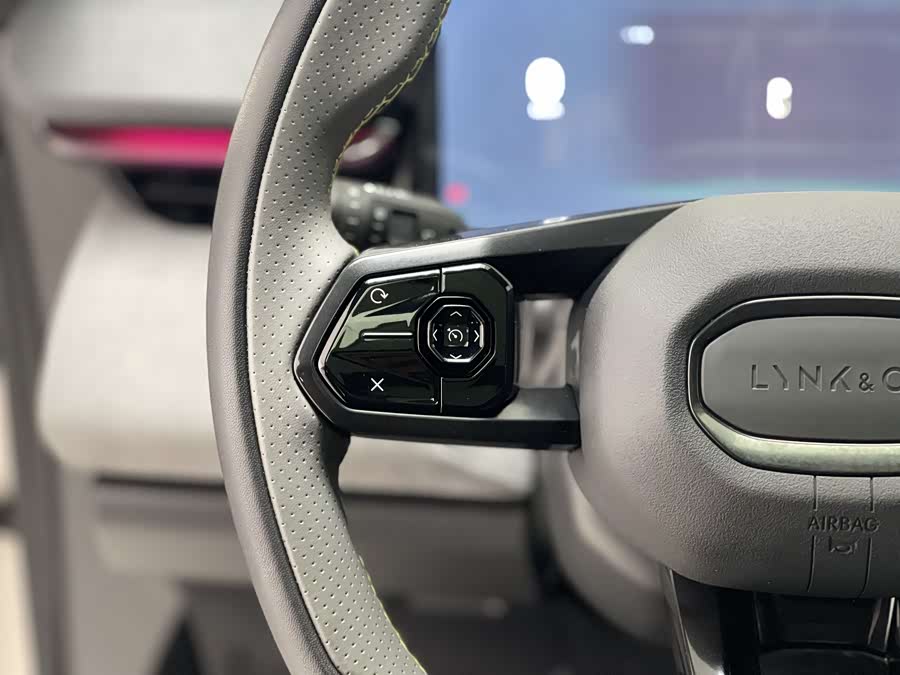 Lynk & Co 08 EM-P 2023 car image #22