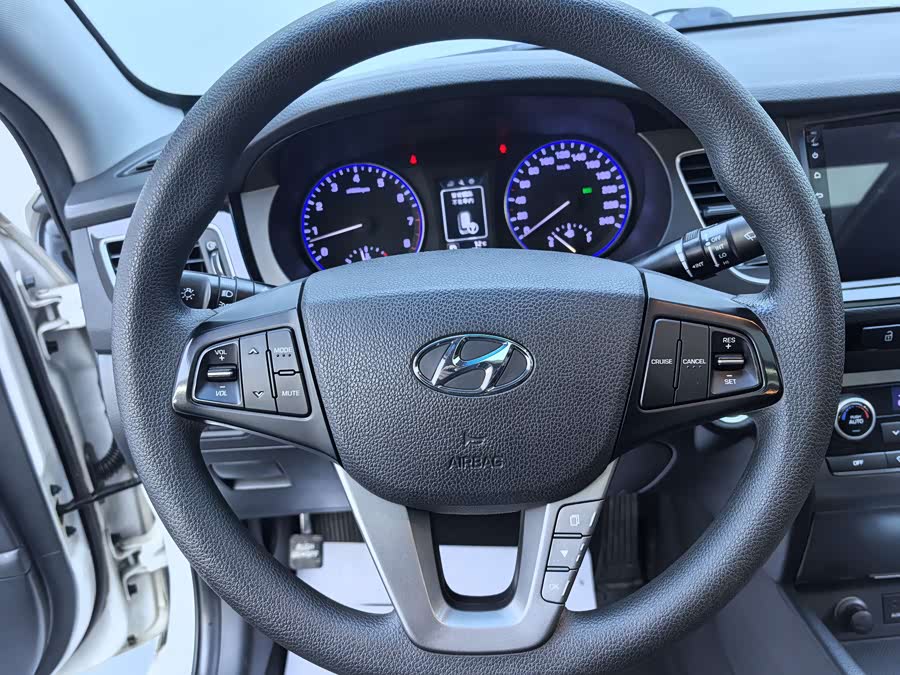 Hyundai Mistra 2014 #22 Hyundai Mistra 2014 car image #22