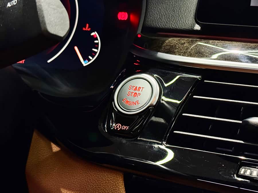 BMW 5 Series 2019 image de voiture #22