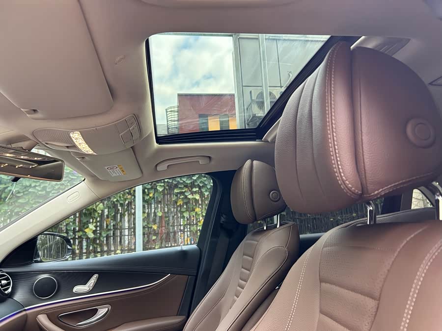 Mercedes-Benz E Class 2019 image de voiture #22