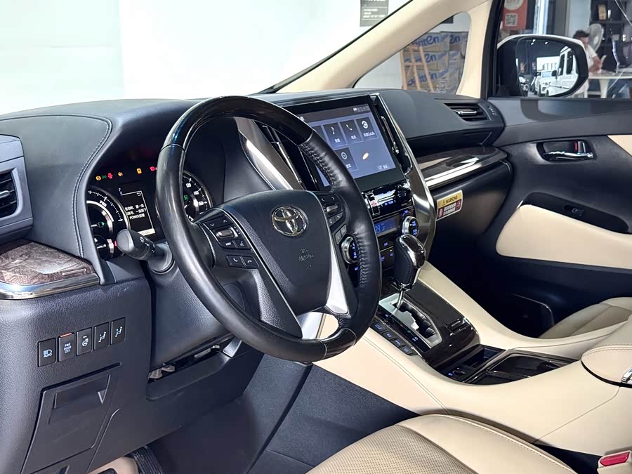 Toyota Vellfire 2023 car image #22