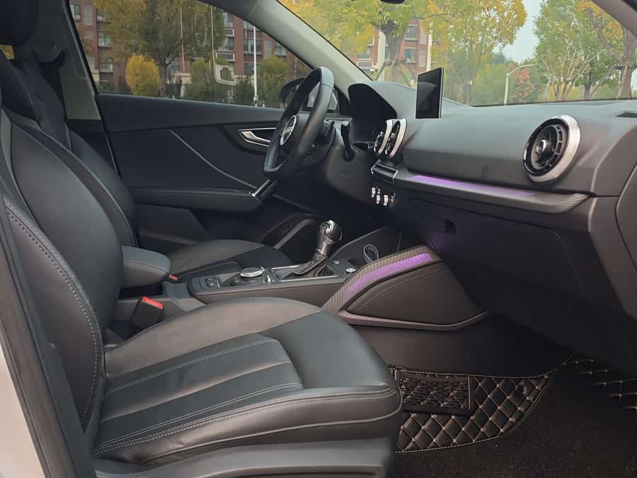 Audi Q2L 2020 car image #22