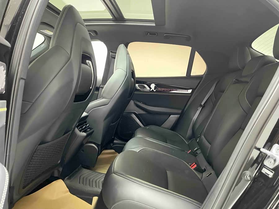 Lynk & Co 03 2022 car image #22