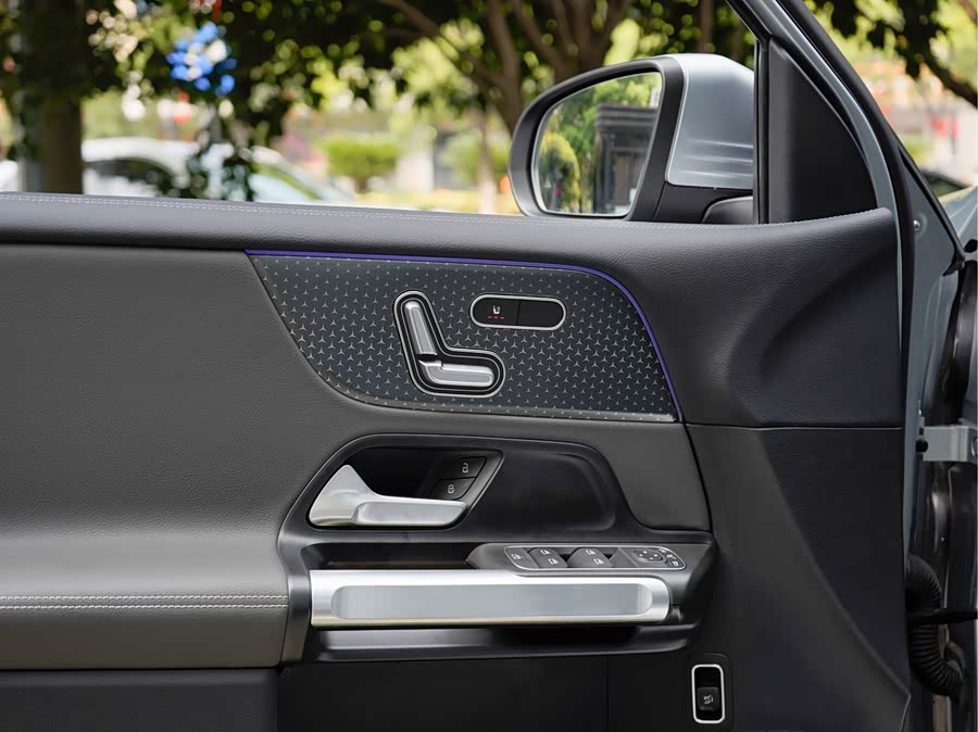 Mercedes-Benz EQB Class 2025 #22 Mercedes-Benz EQB Class 2025 car image #22