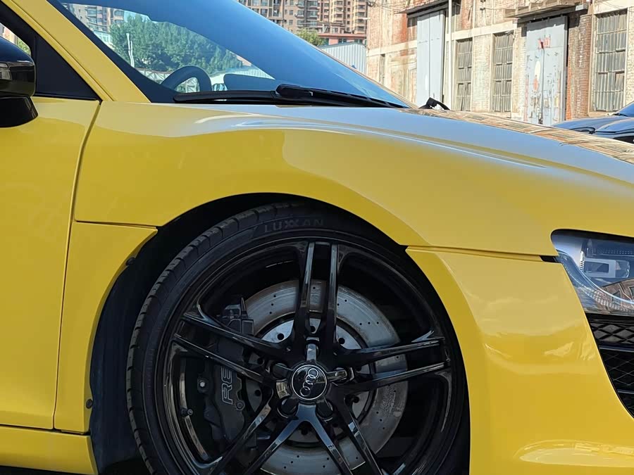 Audi R8 2012 car image #22