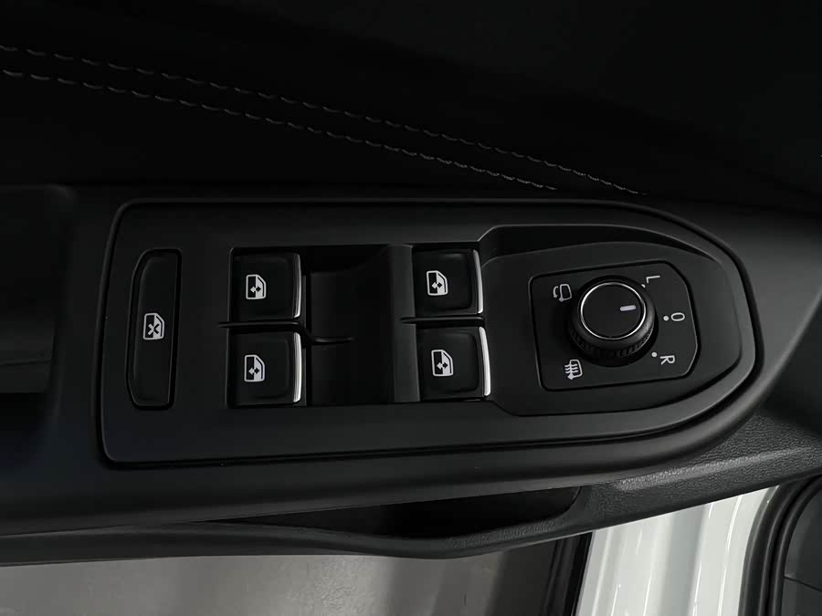 Volkswagen Golf 2022 car image #22