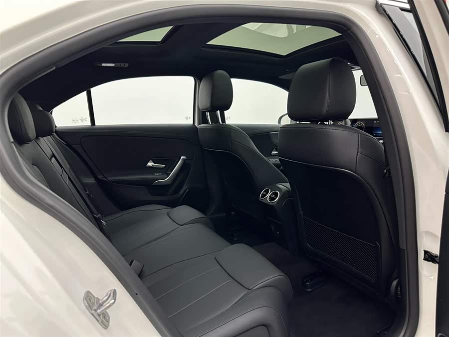 Mercedes-Benz A Class 2024 immagine di auto #22