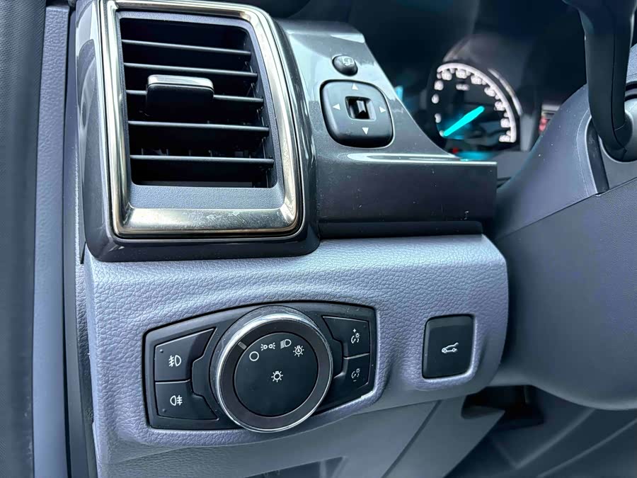 Ford Everest 2017 car image #22