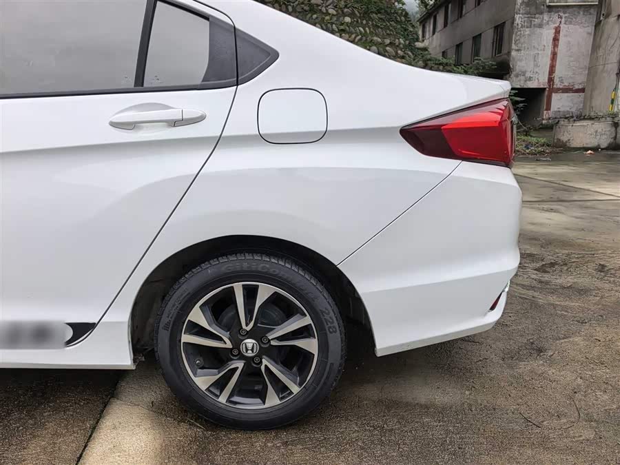 Honda Greiz 2016 #22 Honda Greiz 2016 car image #22