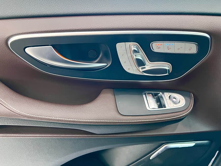 Mercedes-Benz V Class 2023 immagine di auto #22