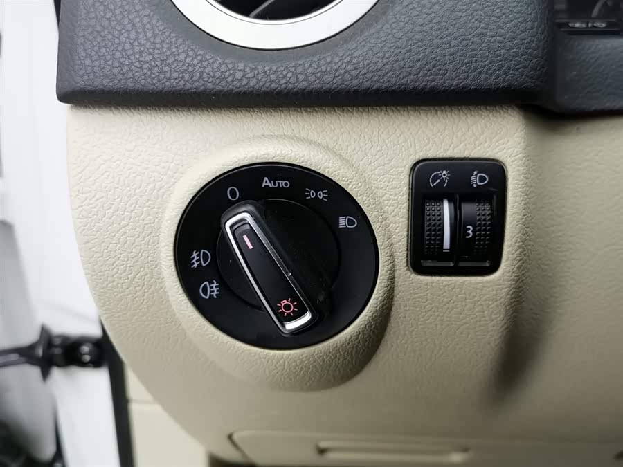 Volkswagen Tiguan 2016 car image #22