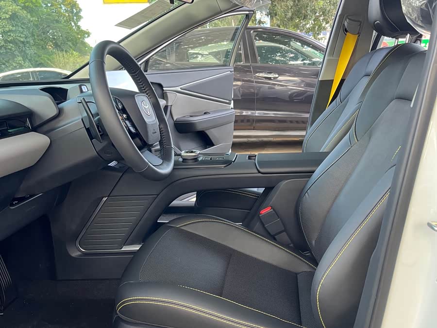 Toyota bZ5 2025 immagine di auto #22