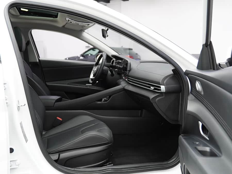 Hyundai Elantra 2022 immagine di auto #22