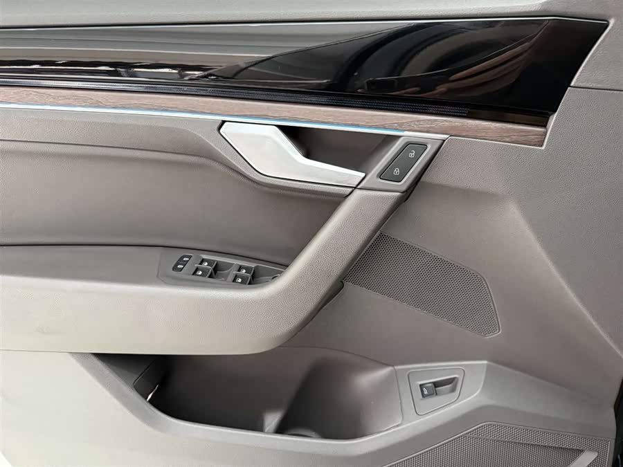 Volkswagen Touareg 2023 immagine di auto #22