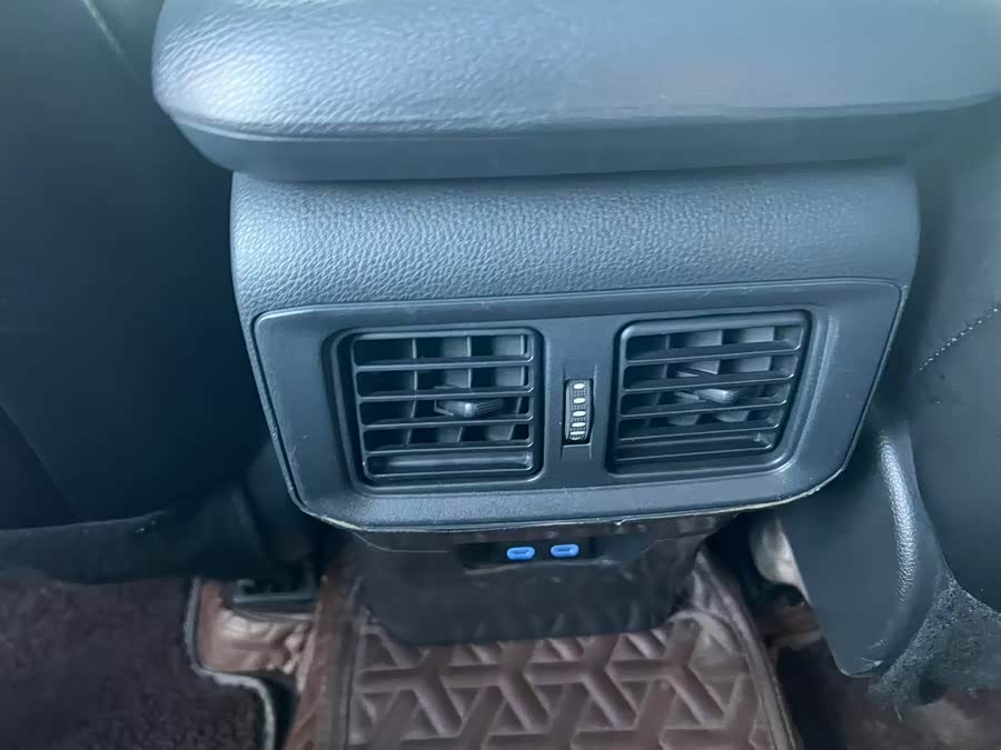 Toyota RAV4 2021 صورة سيارة #22
