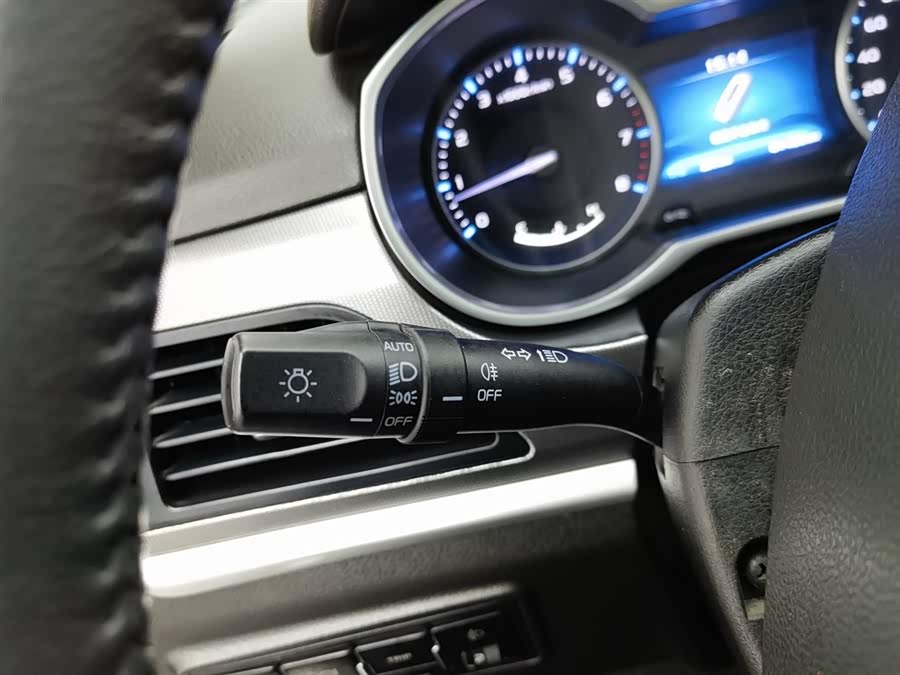 GEELY Emgrand 2017 car image #22