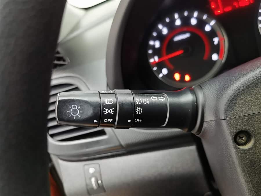 Mazda Reina Hatchback 2014 car image #22