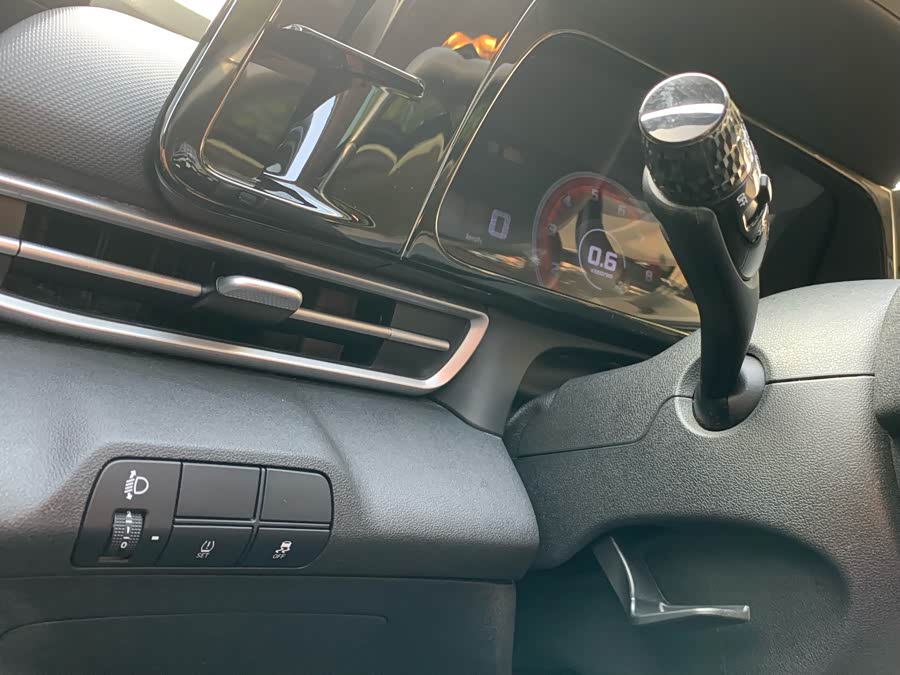 Hyundai Elantra 2020 immagine di auto #22