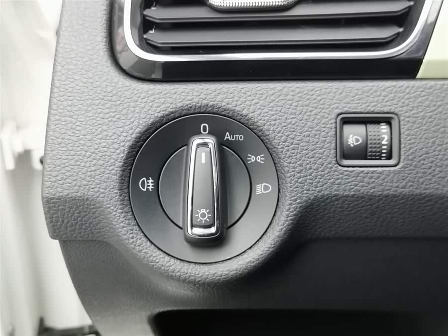 Skoda Rapid 2021 car image #22