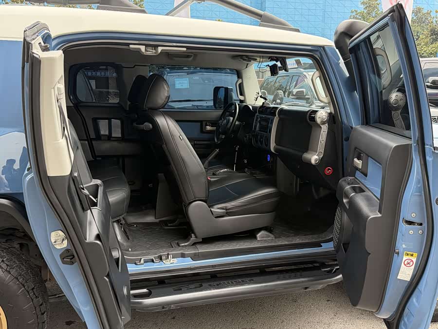 Toyota FJ Cruiser 2011 car image #22