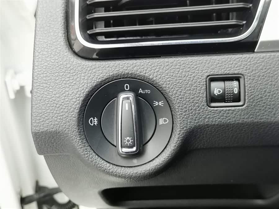 Skoda Rapid 2021 car image #22