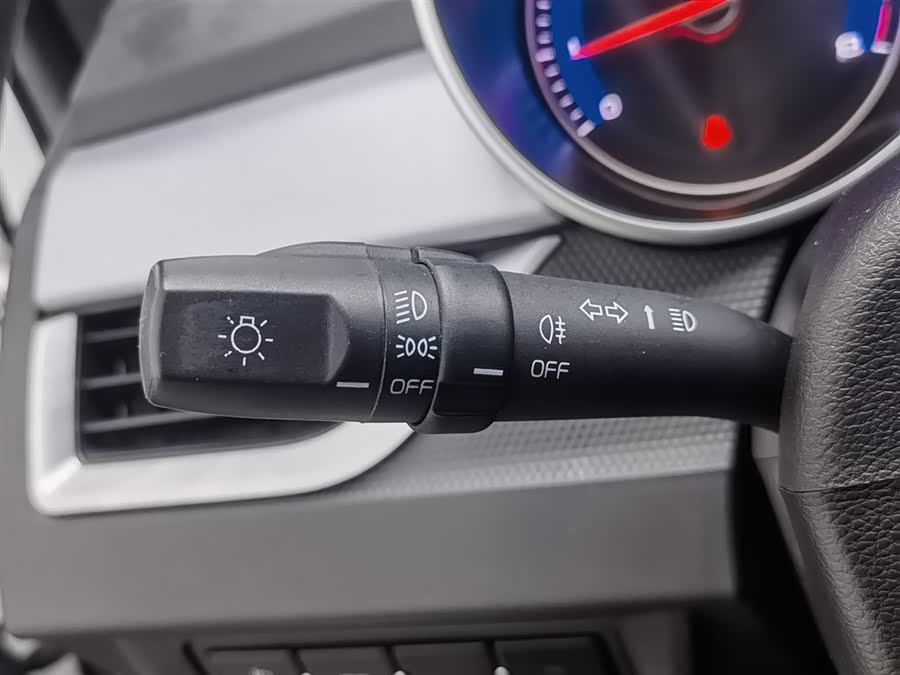 GEELY Vision 2021 car image #22