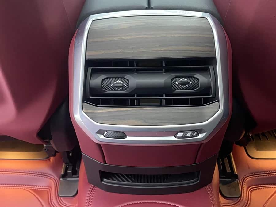 BMW 7 Series 2024 car image #22