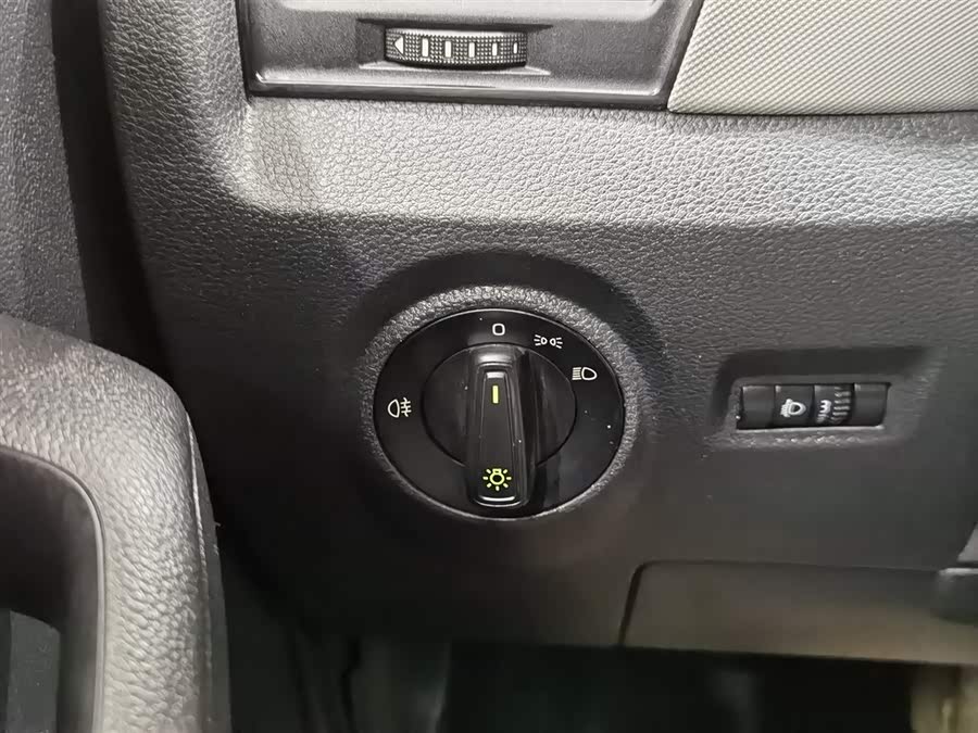 Skoda Fabia 2015 car image #22