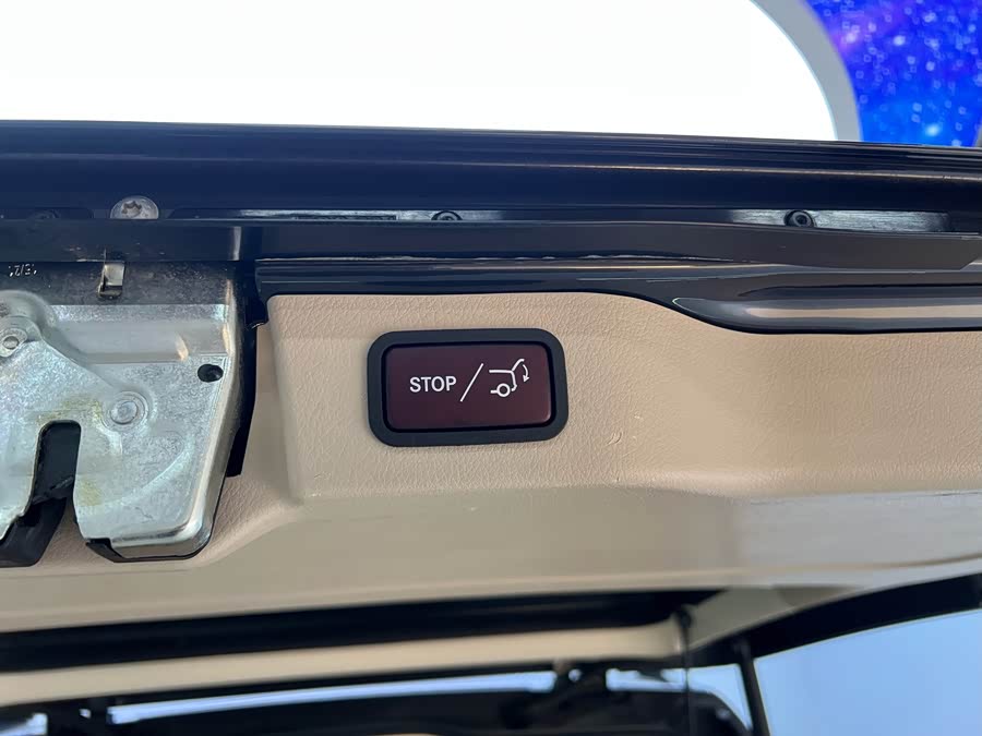 Mercedes-Benz V Class 2021 #22 Mercedes-Benz V Class 2021 car image #22