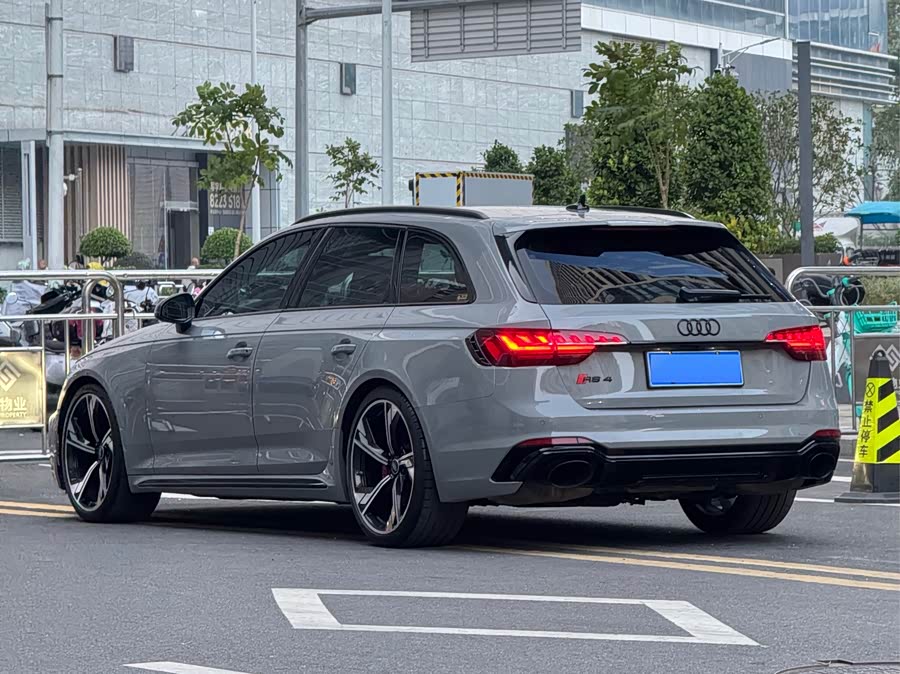 Audi RS 4 2022 car image #22