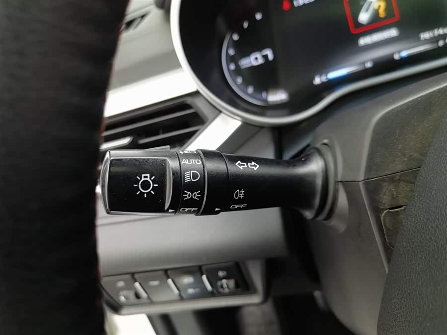 GEELY Emgrand 2018 car image #22