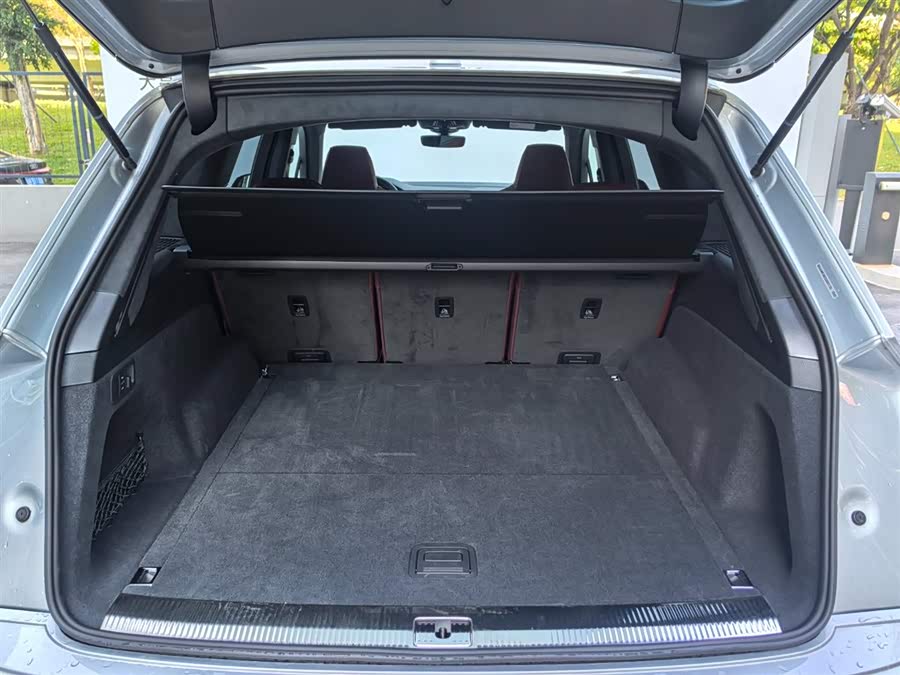 Audi SQ7 2024 car image #22