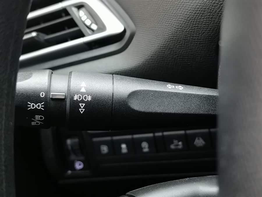 Peugeot 308 2018 car image #22
