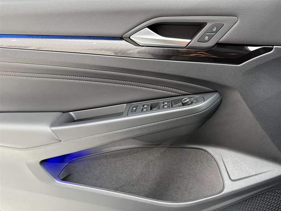 Volkswagen Golf 2022 car image #22