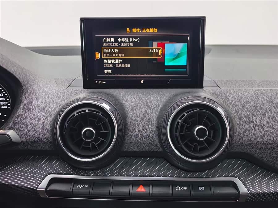 Audi Q2L 2018 car image #22