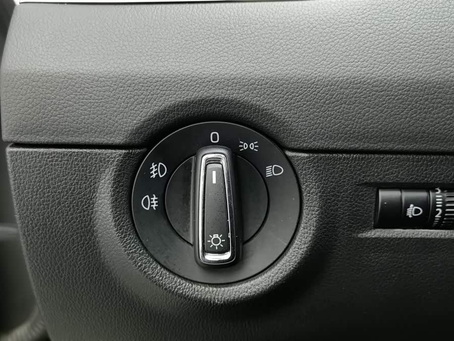 Skoda Octavia 2011 car image #22
