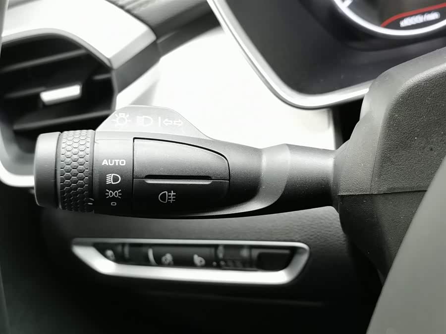 GEELY Coolray 2025 car image #22