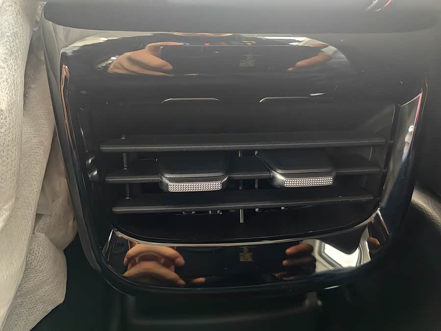 Roewe i5 car image #22