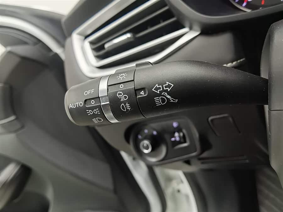 Roewe i5 2020 car image #22