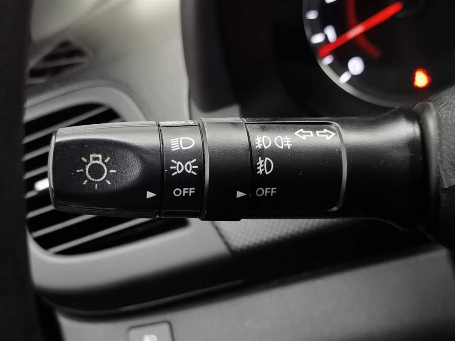 Mazda Reina Hatchback 2015 car image #22